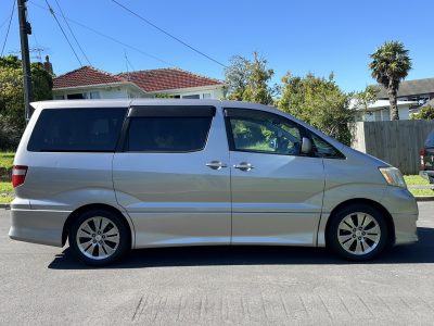 Toyota Alphard 2004